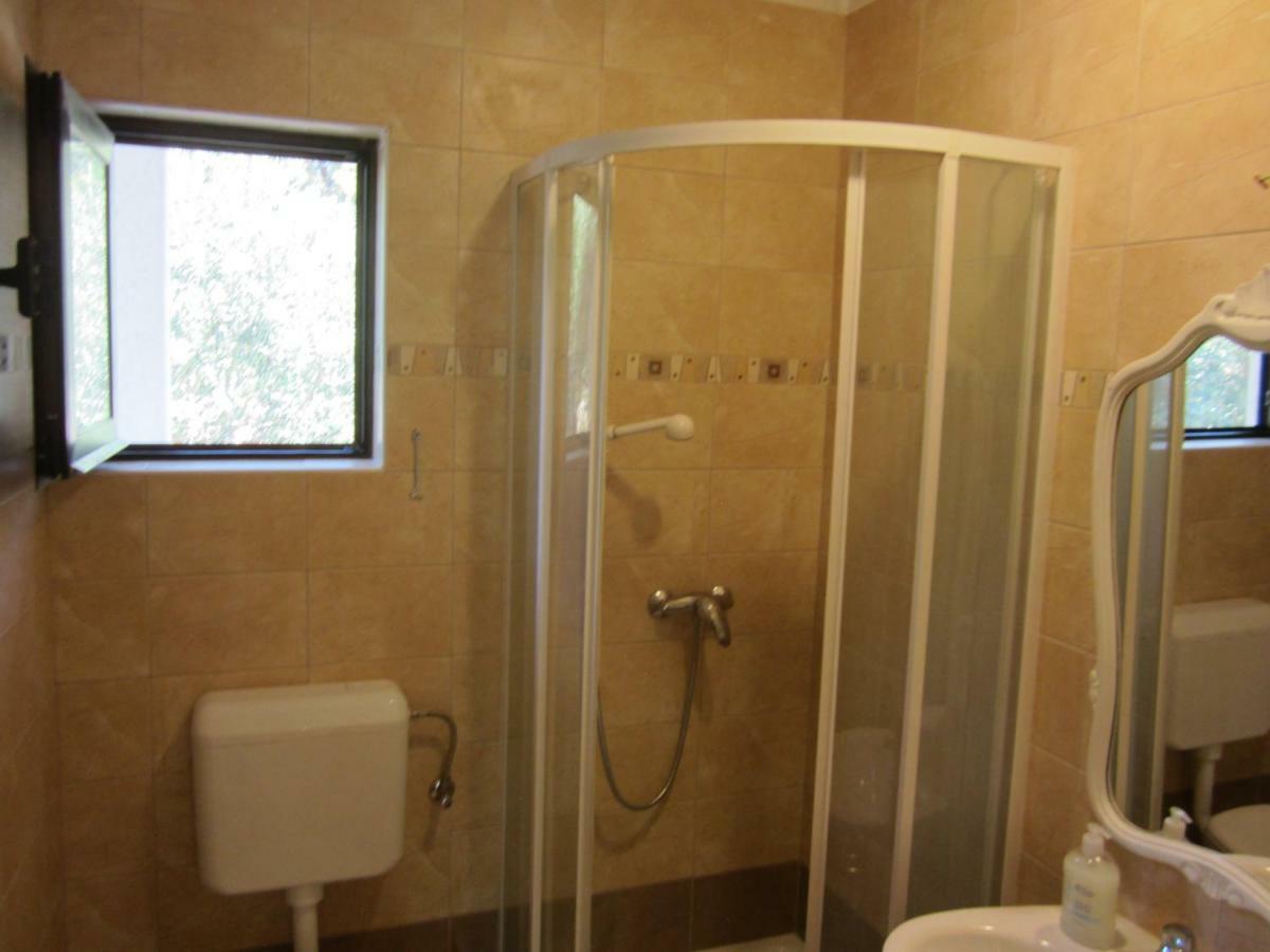 Apartmani Lina Veliki Drvenik Bagian luar foto