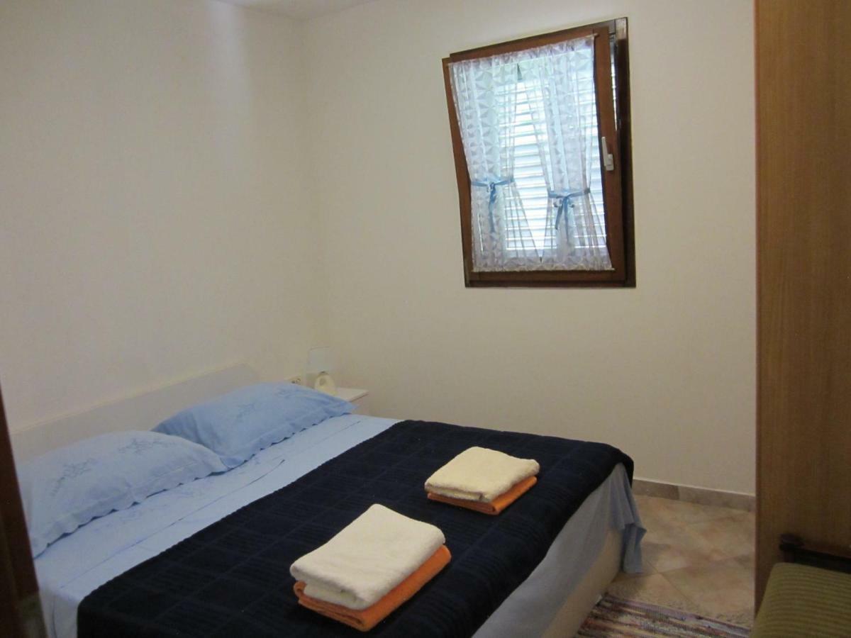 Apartmani Lina Veliki Drvenik Bagian luar foto