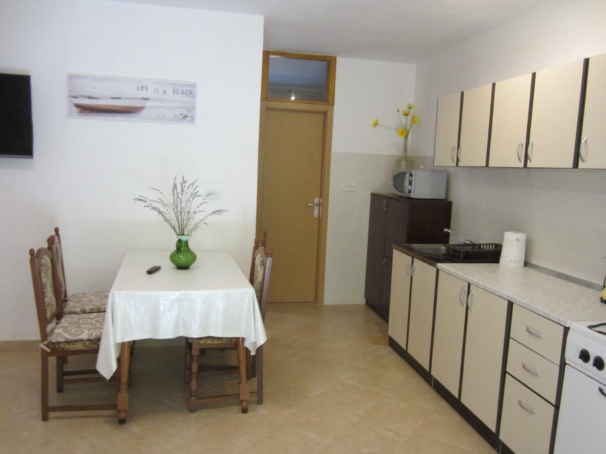 Apartmani Lina Veliki Drvenik Bagian luar foto