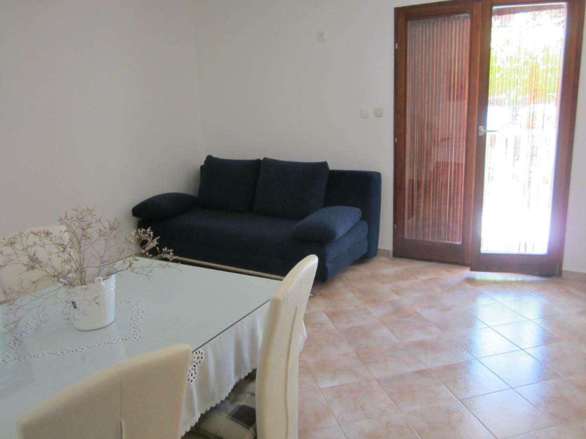 Apartmani Lina Veliki Drvenik Bagian luar foto